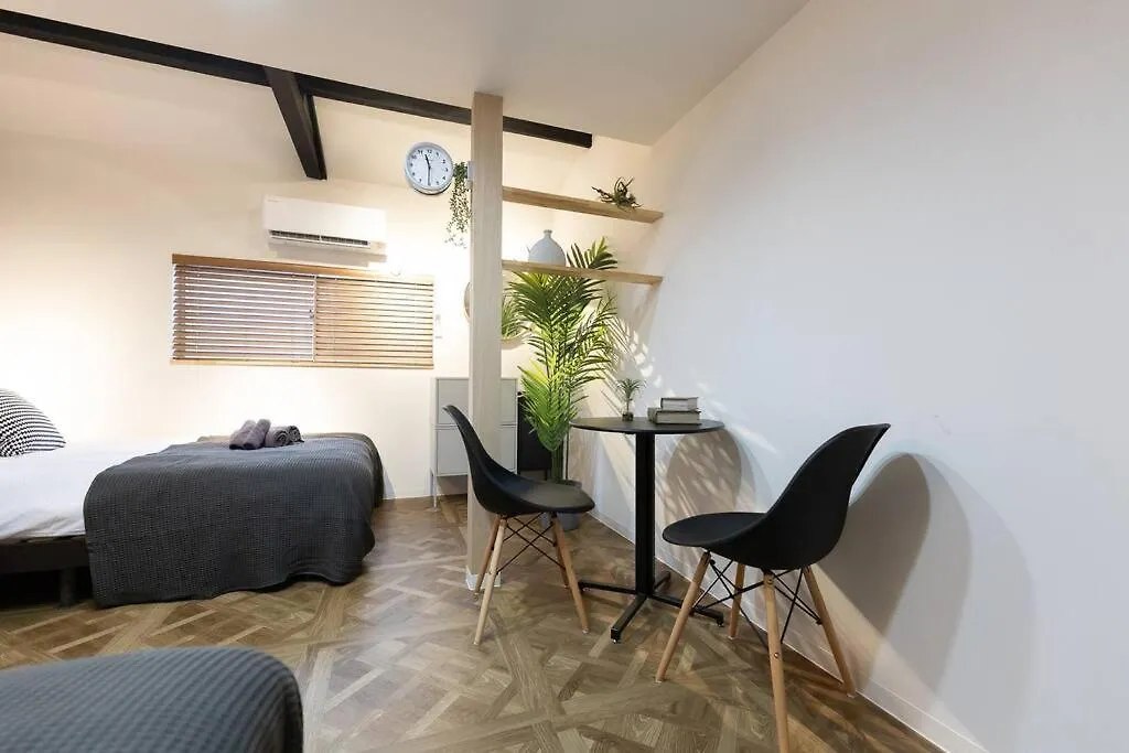 室内をフルリノベーション！清潔なお部屋　ベッド7台　2つのシャワールーム Villa Osaka