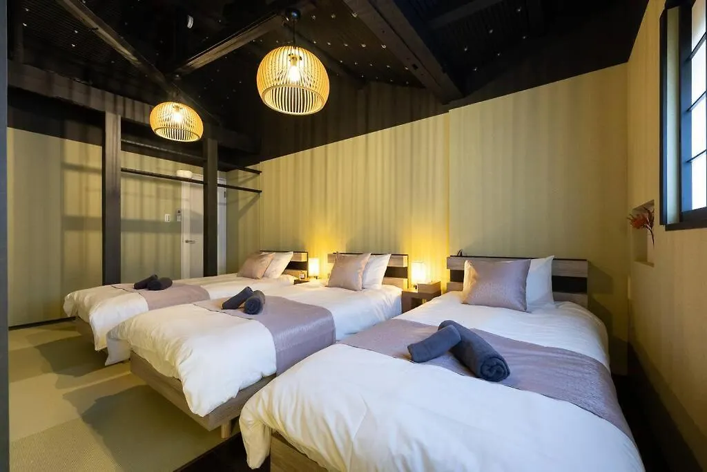 室内をフルリノベーション！清潔なお部屋　ベッド7台　2つのシャワールーム Villa Osaka
