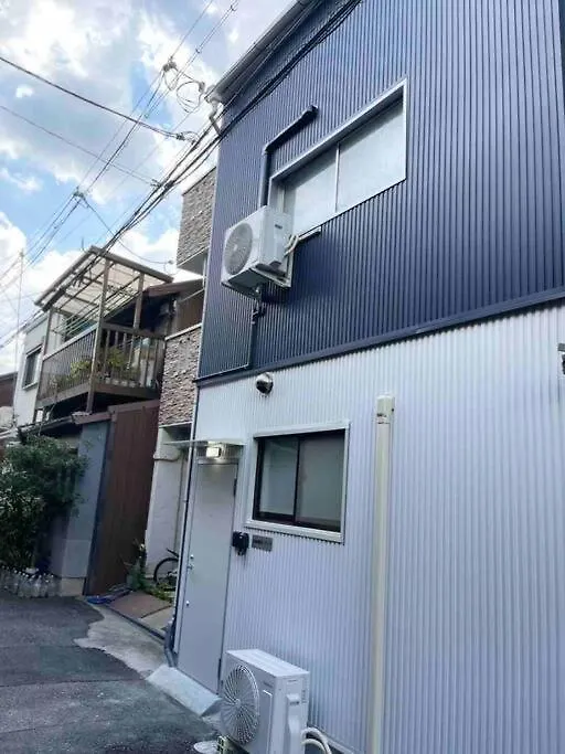 室内をフルリノベーション！清潔なお部屋　ベッド7台　2つのシャワールーム Villa Osaka 0*,