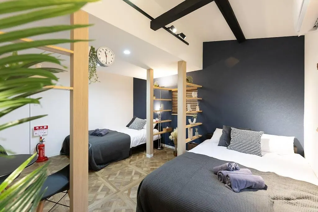 室内をフルリノベーション！清潔なお部屋　ベッド7台　2つのシャワールーム Villa Osaka